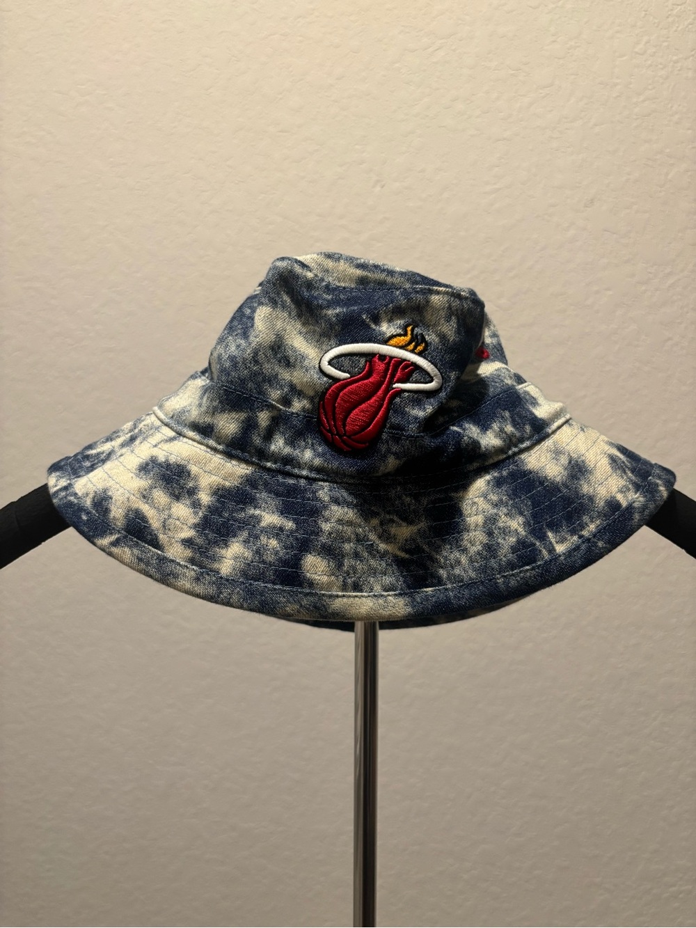 Mitchell & Ness Miami Heat Bucket Hat L/XL Acid Wash Denim NBA Embroidered